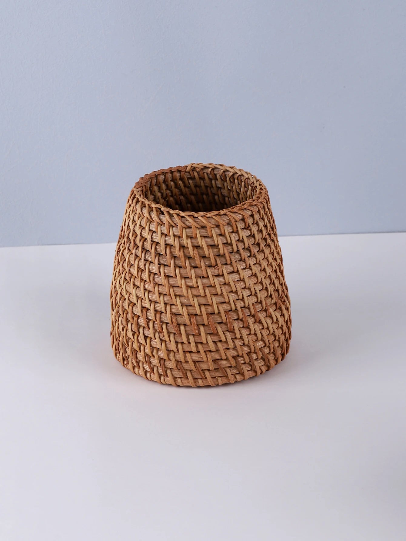 Portalápices de Ratán – Organizador de Escritorio Resistente e Impermeable