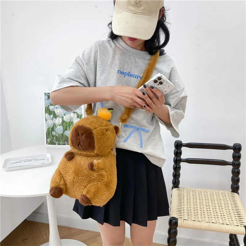 Mochila de Peluche Capibara Kawaii – El Accesorio Más Tierno para Pequeños y Amantes del Estilo Kawaii